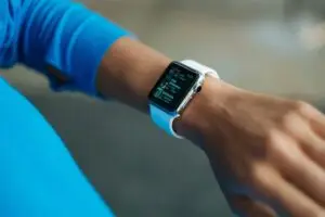 Smartwatch Barato: O Que Realmente Importa?